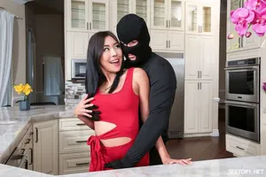 Bé thỏ xinh đẹp và cái lồn hồng hào mọng nước