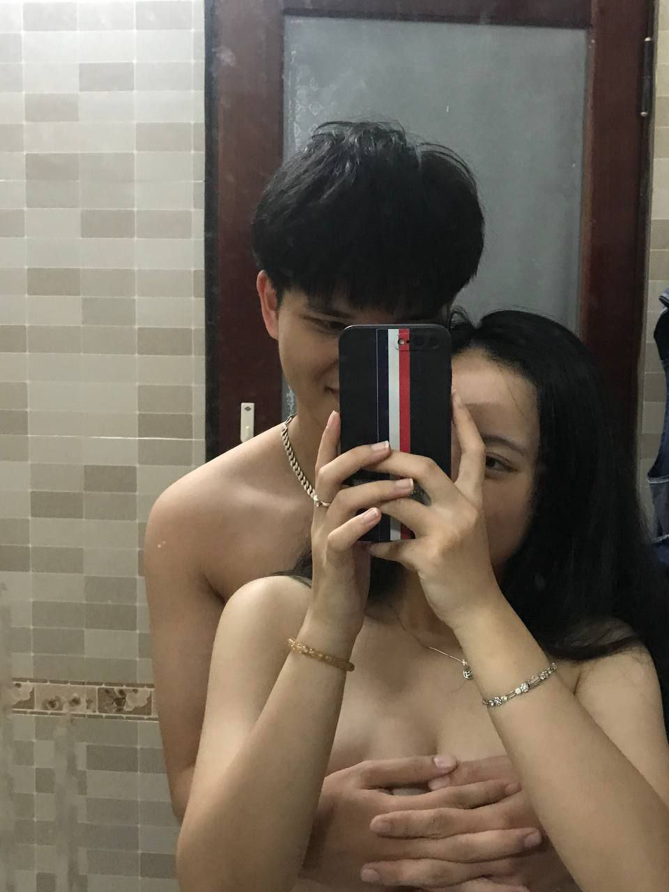 Người đẹp thể thao này rất quyến rũ và có khả năng hợp tác hoàn hảo. Cô ấy bị làm tình quá mạnh đến nỗi khóc như ma. Số tiền này không dễ kiếm đâu...