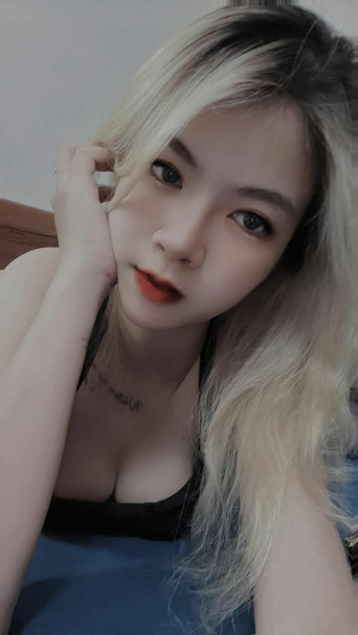 Bú lồn chùn chụt nữ sếp vú to dễ yếu lòng